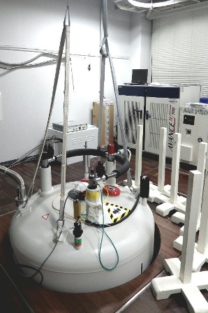 写真：楯先生の研究室の装置
