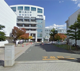 東千田キャンパス正門