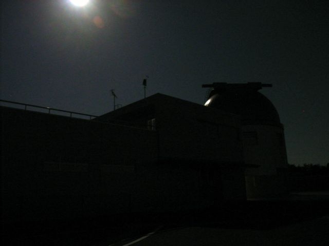 月で照らされたドーム施設2