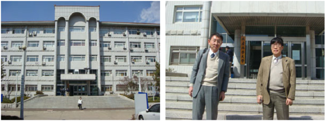 左：学部のメインビルディング 右：学部玄関前にて